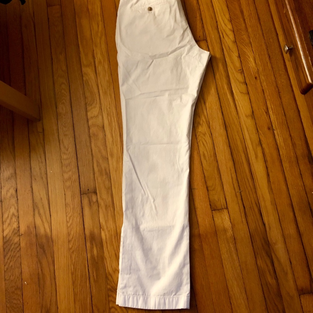 Men’s Vineyard Vines white pants